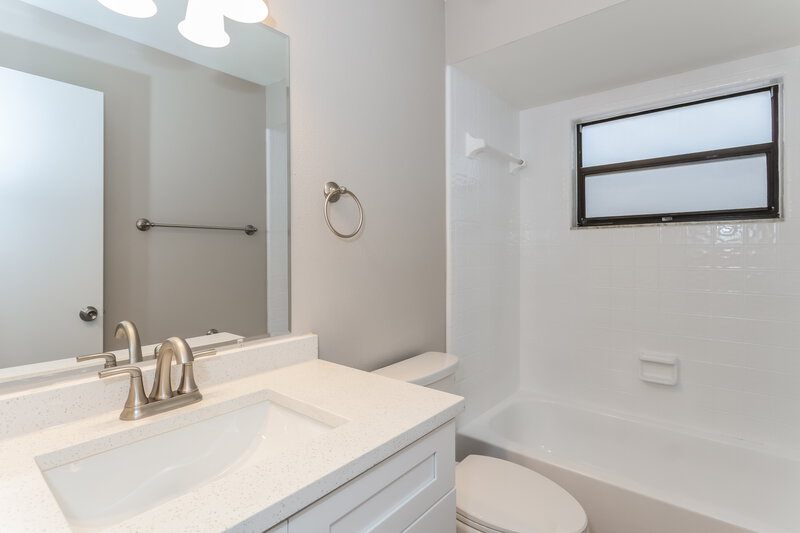 2,685/Mo, 11504 Robles del Rio Pl Temple Terrace, FL 33617 Bathroom View