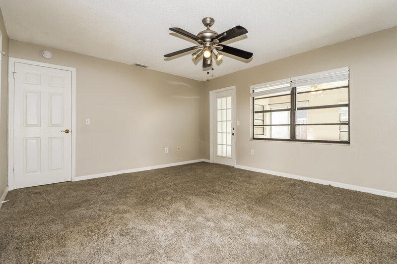 0/Mo, 4243 Tall Oak Ln New Port Richey, FL 34653 Main Bedroom View 3