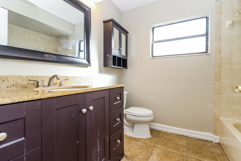 0/Mo, 4243 Tall Oak Ln New Port Richey, FL 34653 Bathroom View