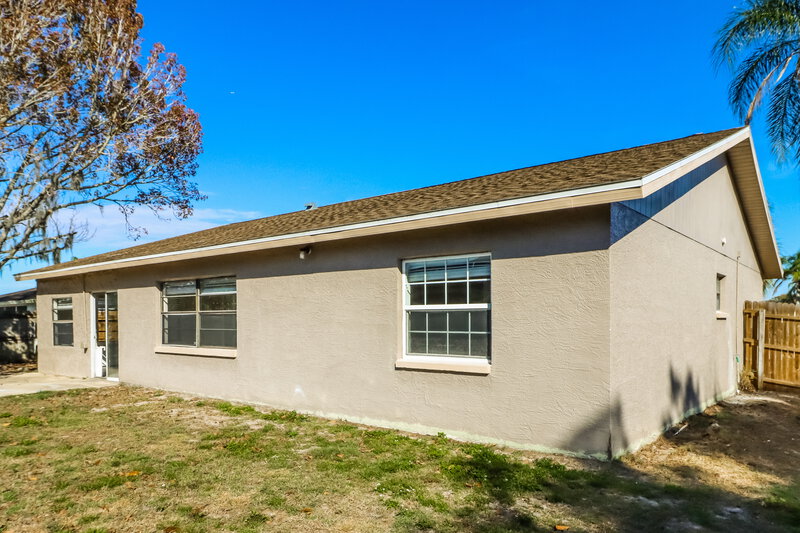 0/Mo, 4243 Tall Oak Ln New Port Richey, FL 34653 Rear View