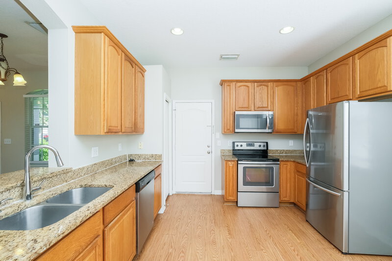 2,225/Mo, 8564 Deer Chase Dr Riverview, FL 33578 Kitchen View
