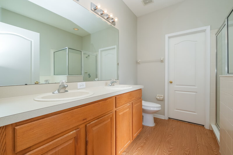 2,225/Mo, 8564 Deer Chase Dr Riverview, FL 33578 Main Bathroom View