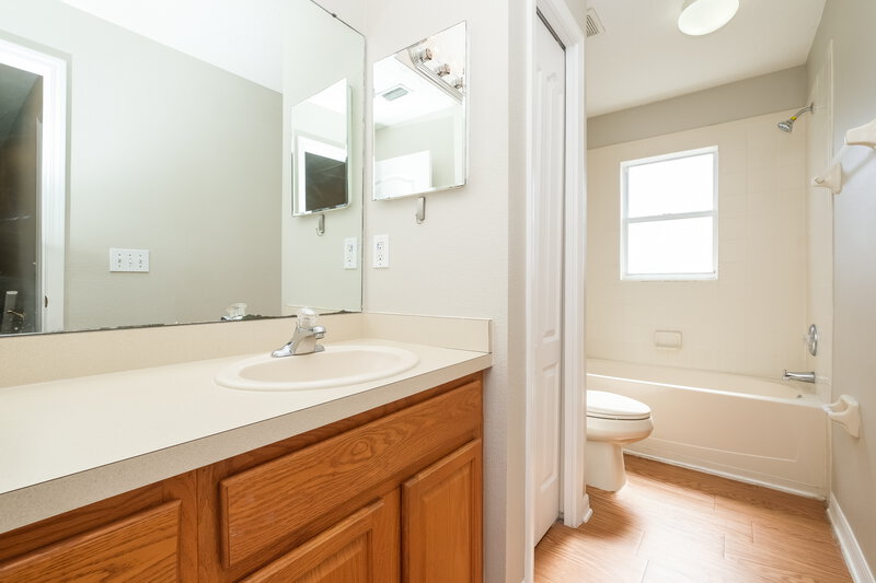 2,225/Mo, 8564 Deer Chase Dr Riverview, FL 33578 Bathroom View