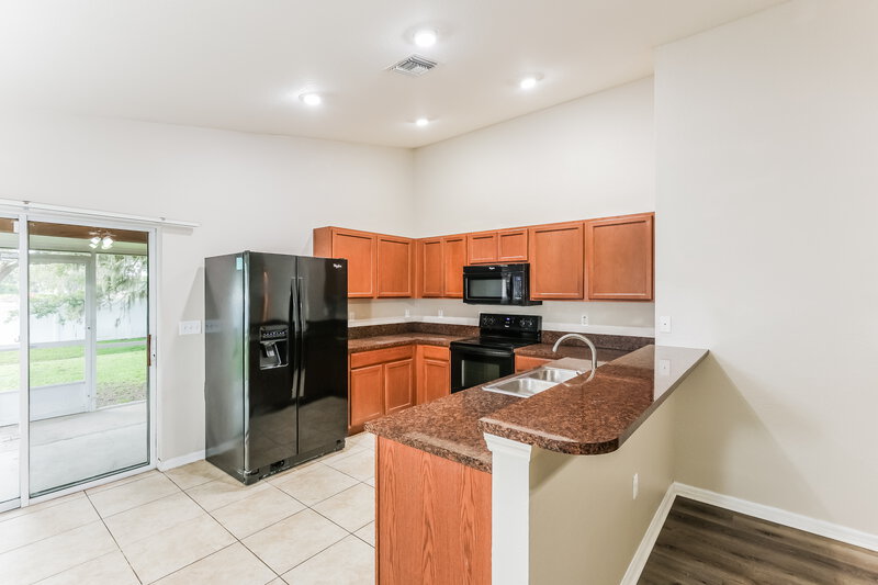 1,920/Mo, 5059 Belmont Park Ln Mulberry, FL 33860 Kitchen View