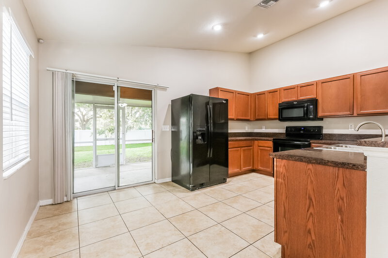 1,920/Mo, 5059 Belmont Park Ln Mulberry, FL 33860 Kitchen View 3