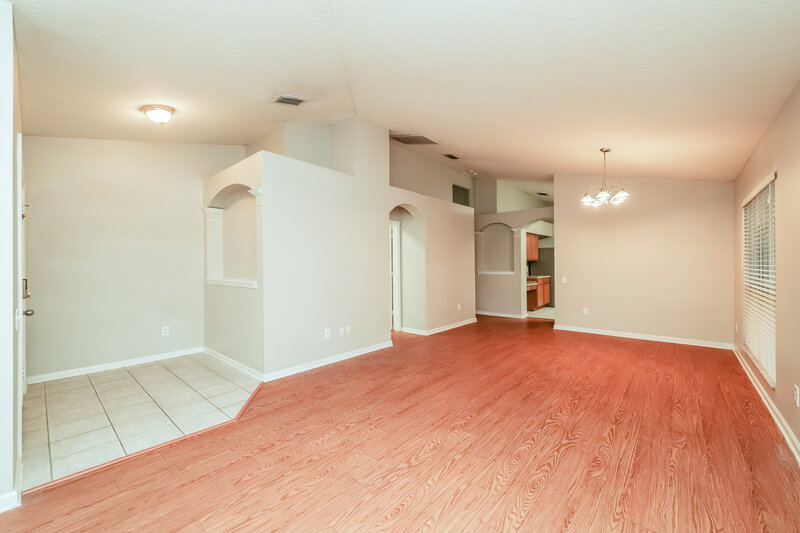 2,225/Mo, 13224 Early Run Ln Riverview, FL 33578 Living Room View 2