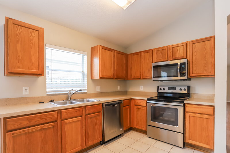 2,475/Mo, 13224 Early Run Ln Riverview, FL 33578 Kitchen View