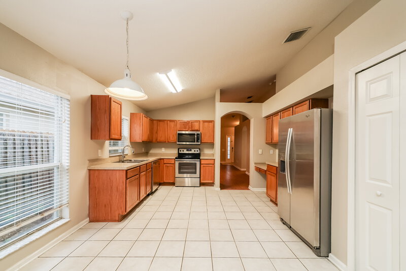 2,225/Mo, 13224 Early Run Ln Riverview, FL 33578 Kitchen View