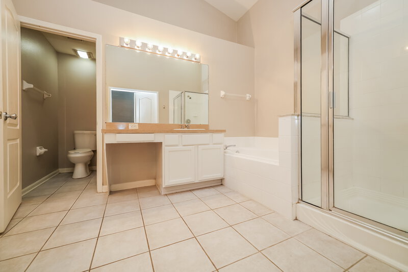 2,225/Mo, 13224 Early Run Ln Riverview, FL 33578 Main Bedroom View 3