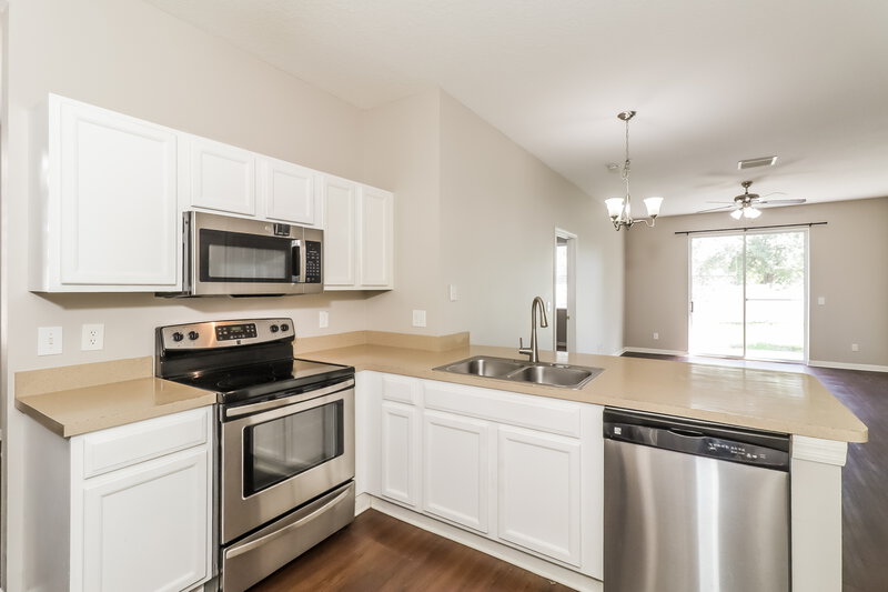 2,090/Mo, 13035 Haverhill Dr Spring Hill, FL 34609 Kitchen View