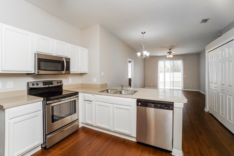 3,320/Mo, 13035 Haverhill Dr Spring Hill, FL 34609 Kitchen View 2