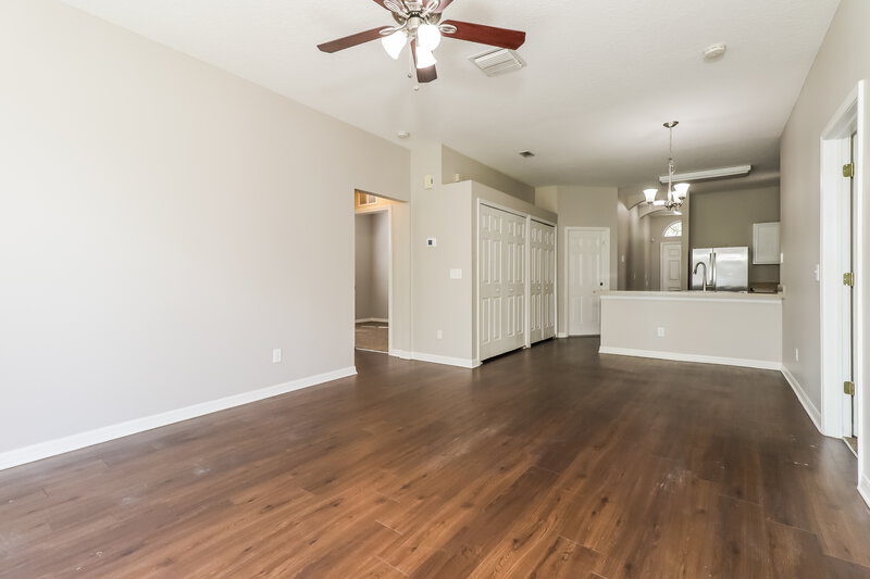 2,090/Mo, 13035 Haverhill Dr Spring Hill, FL 34609 Family Room View 2