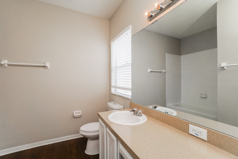 3,320/Mo, 13035 Haverhill Dr Spring Hill, FL 34609 Main Bathroom View