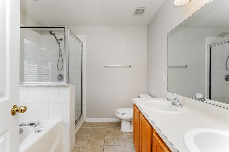 2,115/Mo, 10616 Dawns Light Dr Riverview, FL 33578 Main Bathroom View