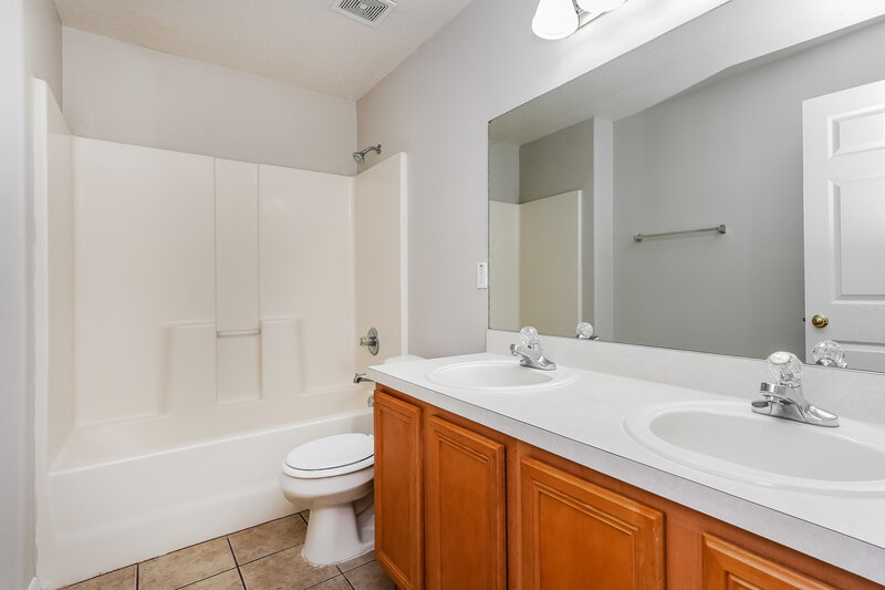 2,115/Mo, 10616 Dawns Light Dr Riverview, FL 33578 Bathroom View
