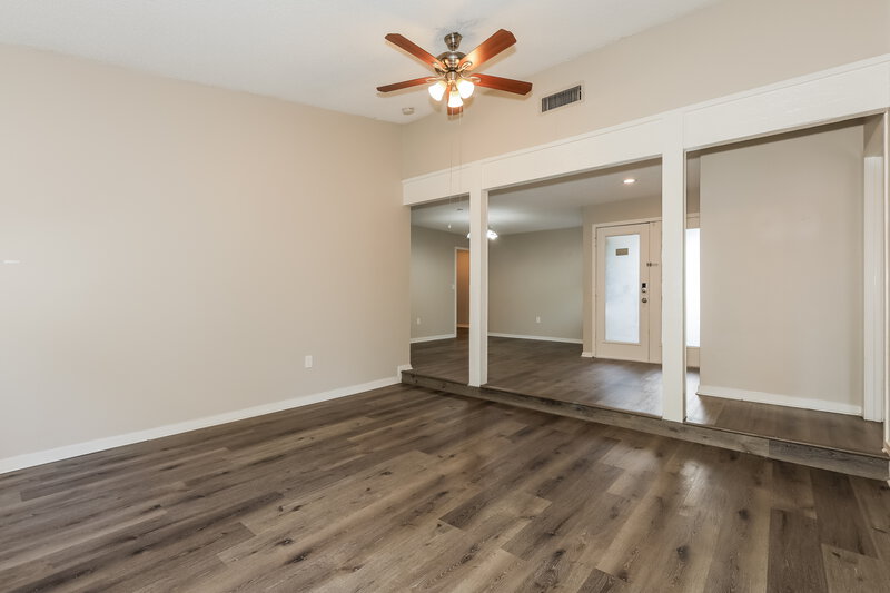 2,730/Mo, 40 Wicklow Cir Palm Harbor, FL 34683 Living Room View 2