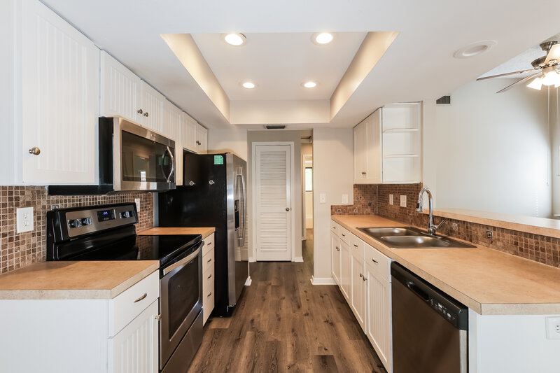 2,730/Mo, 40 Wicklow Cir Palm Harbor, FL 34683 Kitchen View