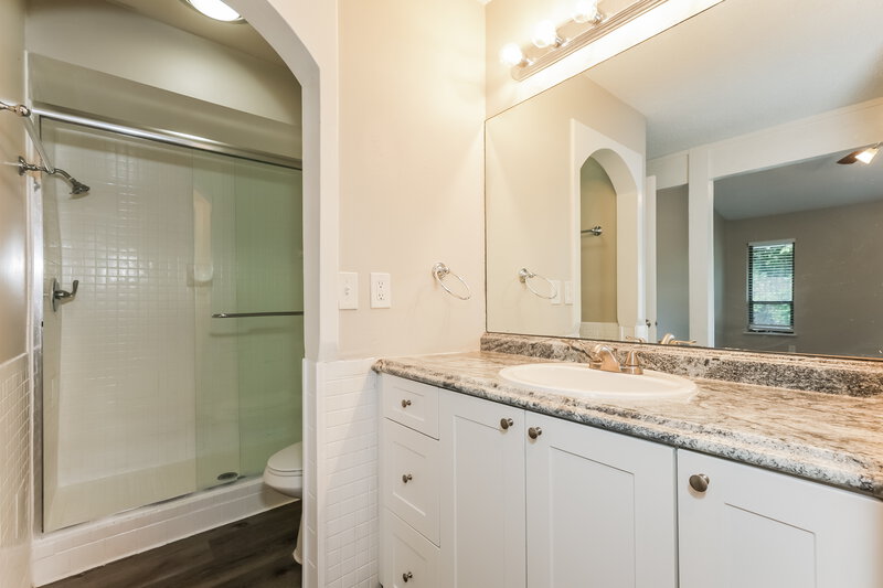 2,730/Mo, 40 Wicklow Cir Palm Harbor, FL 34683 Main Bathroom View