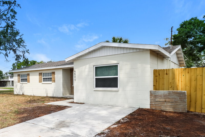 2,595/Mo, 4501 Indianapolis St NE Saint Petersburg, FL 33703 Front View