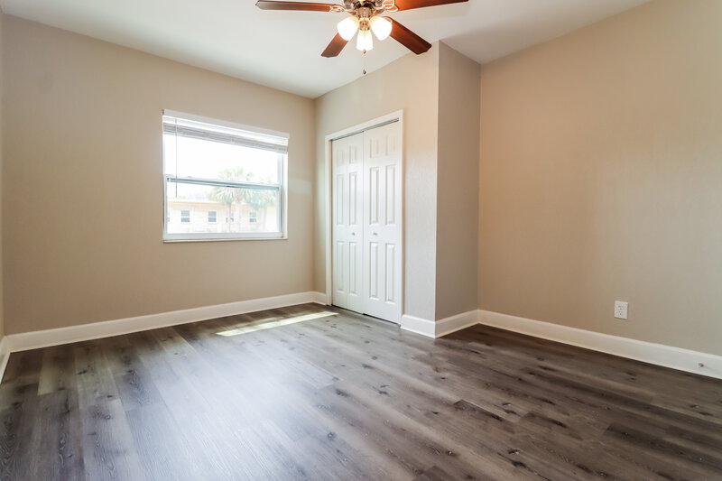 2,595/Mo, 4501 Indianapolis St NE Saint Petersburg, FL 33703 Main Bedroom View