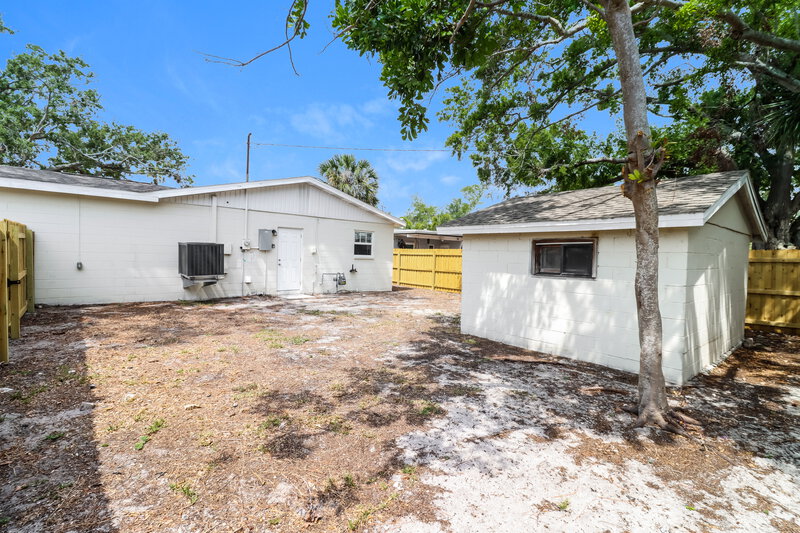 2,595/Mo, 4501 Indianapolis St NE Saint Petersburg, FL 33703 Rear View