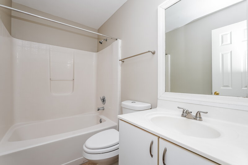 3,260/Mo, 6307 Calamari Pl Riverview, FL 33578 Main Bathroom View