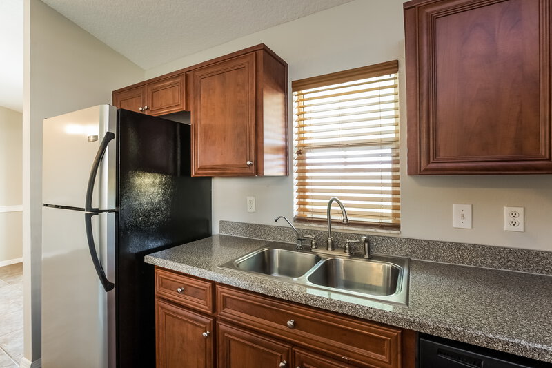 2,070/Mo, 2122 Cattleman Dr Brandon, FL 33511 Kitchenlarge View