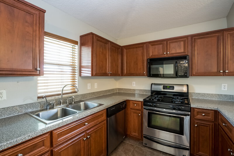 2,070/Mo, 2122 Cattleman Dr Brandon, FL 33511 Kitchenlarge View 2