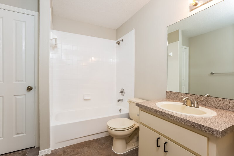 2,070/Mo, 2122 Cattleman Dr Brandon, FL 33511 Bathroomlarge View