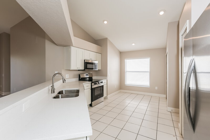 2,310/Mo, 9031 Egret Cove Cir Riverview, FL 33578 Kitchen View 2