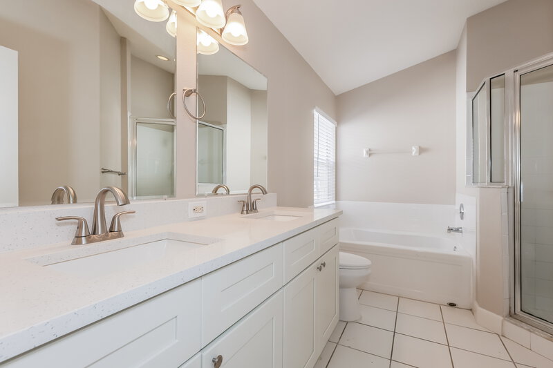 2,310/Mo, 9031 Egret Cove Cir Riverview, FL 33578 Main Bathroom View