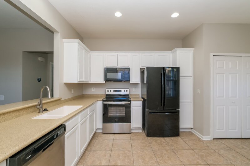 1,920/Mo, 14719 Wake Robin Dr Brooksville, FL 34604 Kitchen View 2