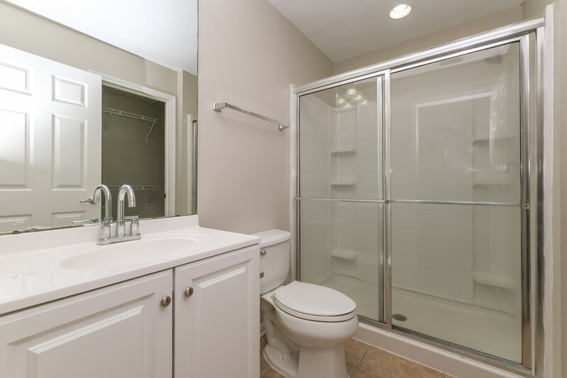 1,920/Mo, 14719 Wake Robin Dr Brooksville, FL 34604 Main Bathroom View