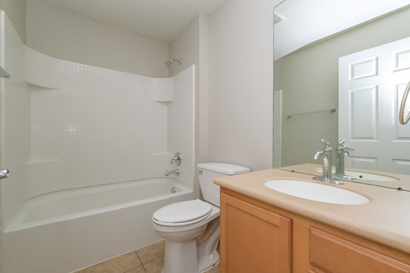 1,920/Mo, 14719 Wake Robin Dr Brooksville, FL 34604 Bathroom View