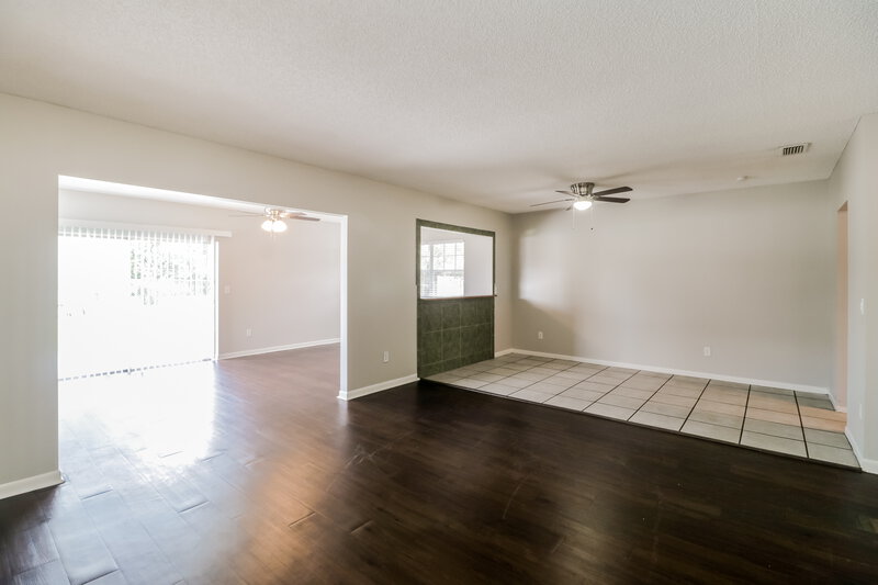 1,770/Mo, 12547 Eddington Rd Spring Hill, FL 34609 Living Room View 2