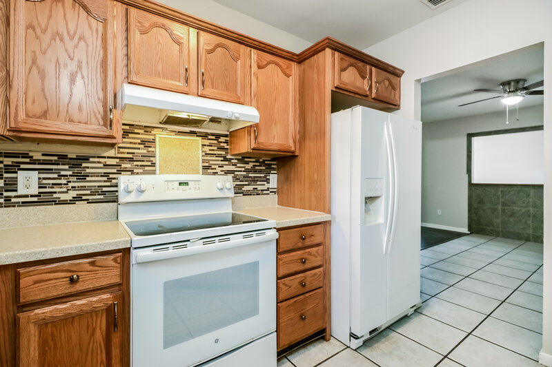 1,770/Mo, 12547 Eddington Rd Spring Hill, FL 34609 Kitchen View 2