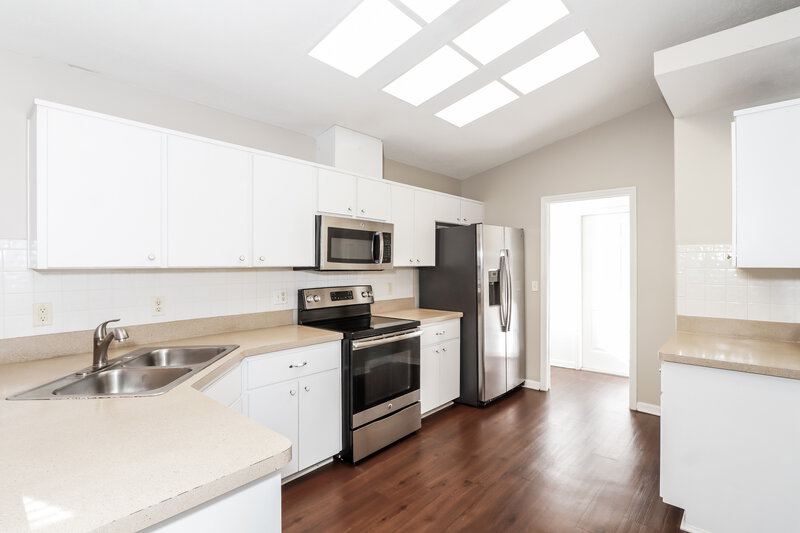 1,920/Mo, 10932 New Brighton Ct New Port Richey, FL 34654 Kitchen View