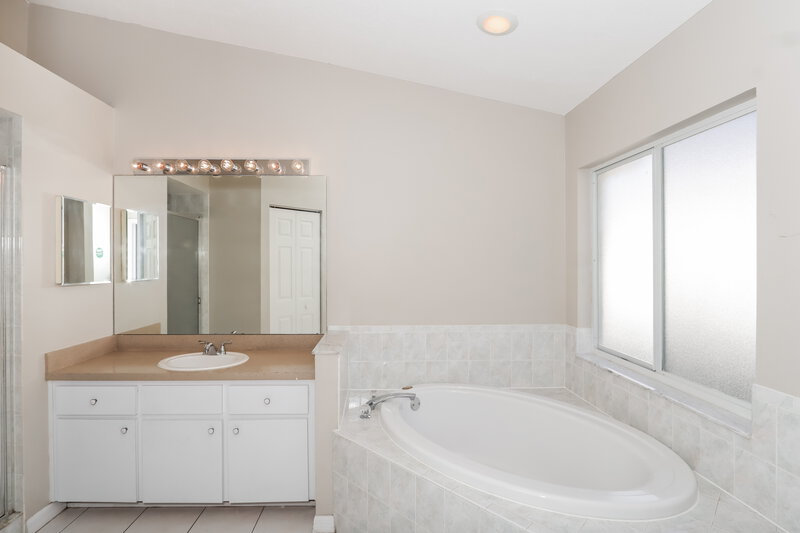 1,920/Mo, 10932 New Brighton Ct New Port Richey, FL 34654 Main Bathroom View