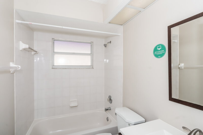 1,920/Mo, 10932 New Brighton Ct New Port Richey, FL 34654 Bathroom View