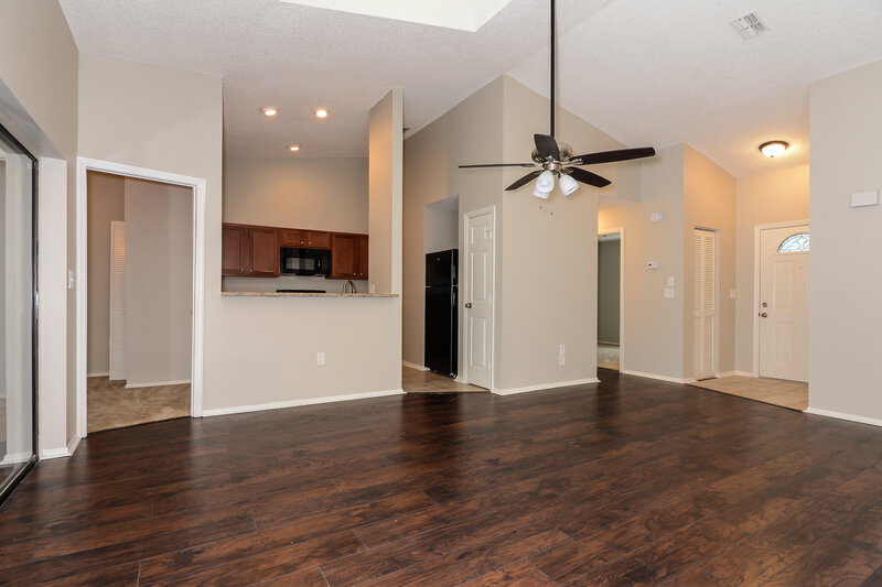 1,895/Mo, 10935 Livingston Dr New Port Richey, FL 34654 Living Room View 2