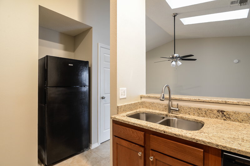 1,895/Mo, 10935 Livingston Dr New Port Richey, FL 34654 Kitchen View