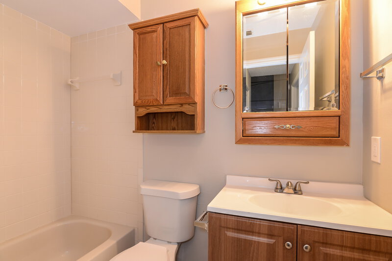 1,895/Mo, 10935 Livingston Dr New Port Richey, FL 34654 Bathroom View