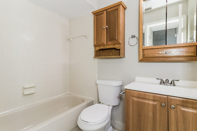 1,915/Mo, 10935 Livingston Dr New Port Richey, FL 34654 Bathroom View