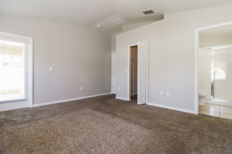 3,200/Mo, 12605 White Bluff Rd Hudson, FL 34669 Main Bedroom View 3