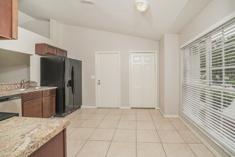 1,770/Mo, 7446 Briarbay Loop Lakeland, FL 33810 Kitchen View 2