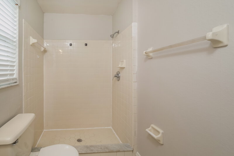 1,770/Mo, 7446 Briarbay Loop Lakeland, FL 33810 Main Bathroom View