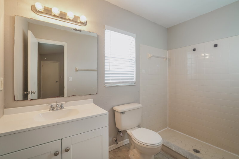 1,770/Mo, 7446 Briarbay Loop Lakeland, FL 33810 Main Bathroom View 2