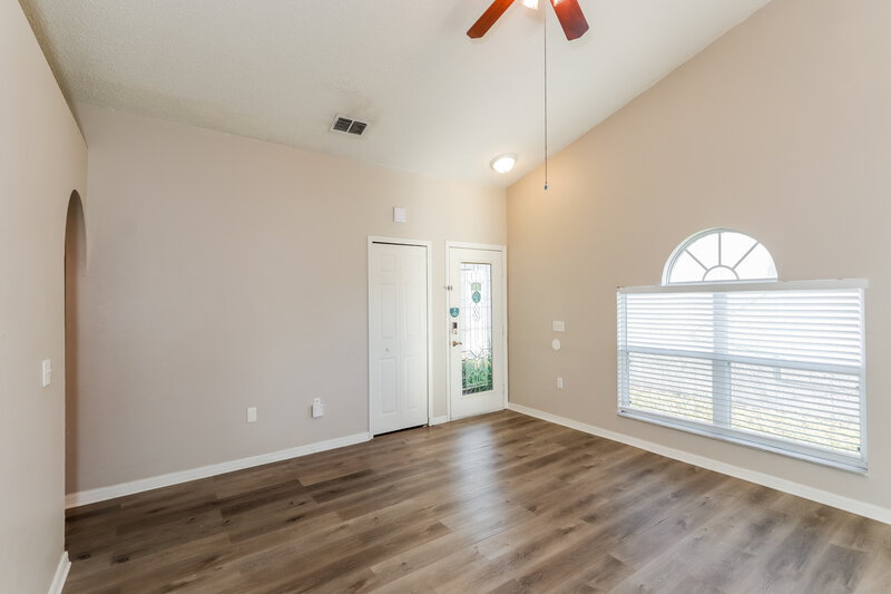 2,110/Mo, 6215 Cannoli Pl Riverview, FL 33578 Living Room View 2