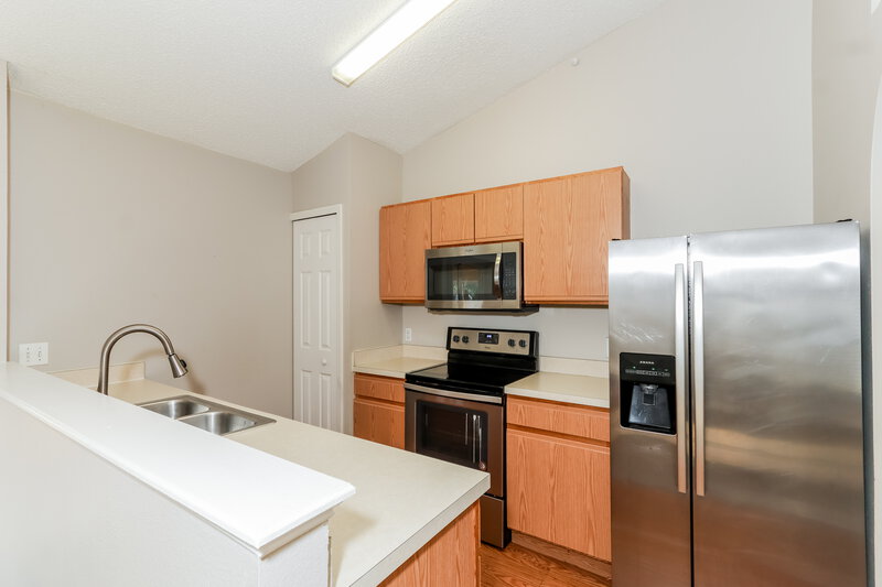 2,110/Mo, 6215 Cannoli Pl Riverview, FL 33578 Kitchen View