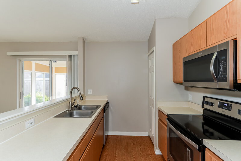 2,110/Mo, 6215 Cannoli Pl Riverview, FL 33578 Kitchen View 2